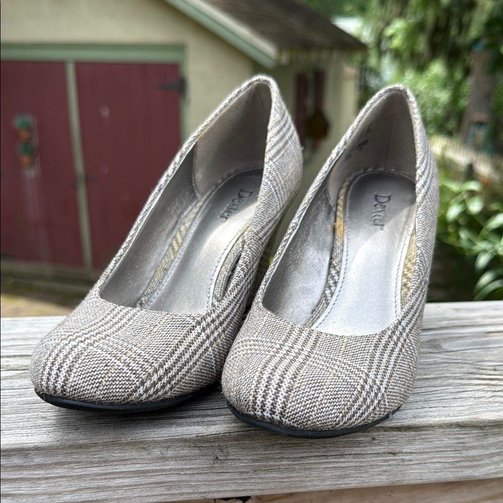 Dexter Gray Heels with Classic Design